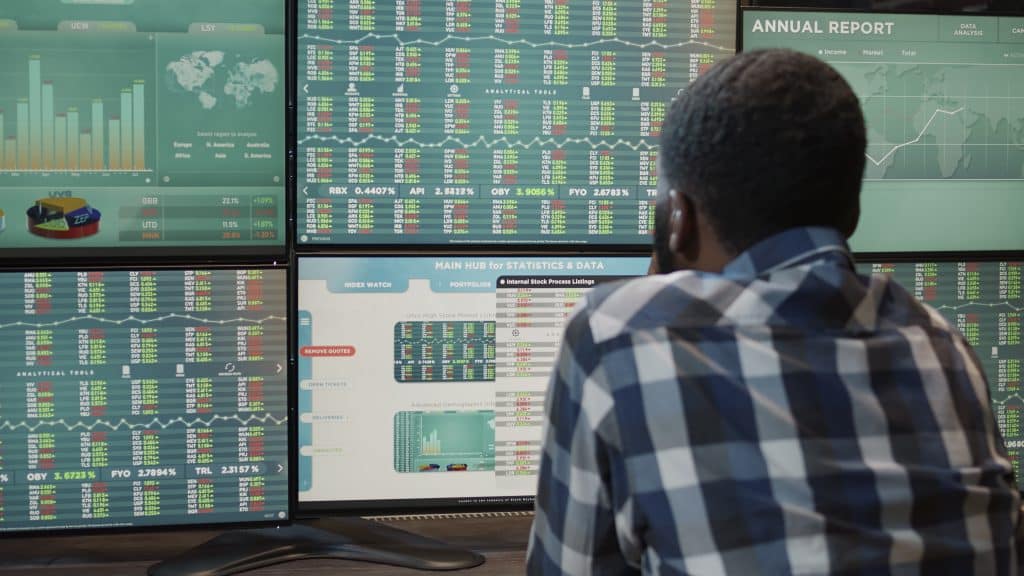 S&P 500 reshuffle: Robinhood & AppLovin 2025 insights